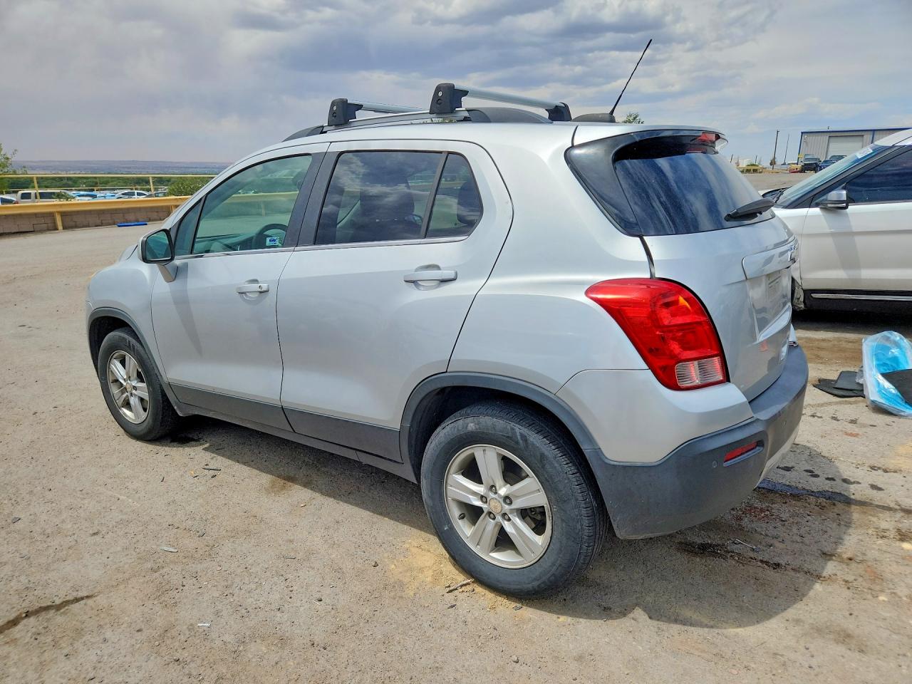 2015 Chevrolet Trax VIN 3GNCJRSB5FL245893 photo 2