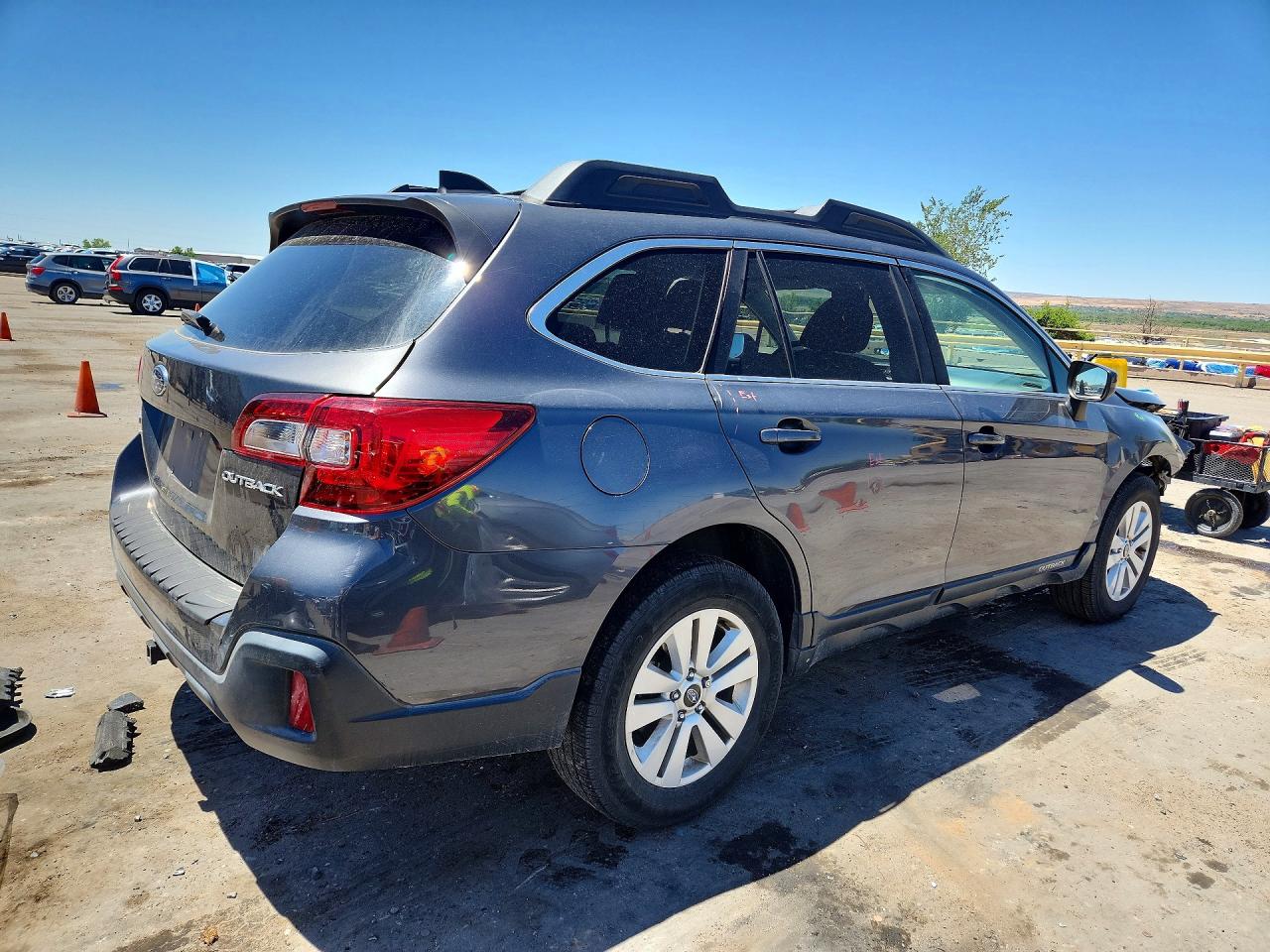 2018 Subaru Outback VIN 4S4BSACC9J3363469 photo 3