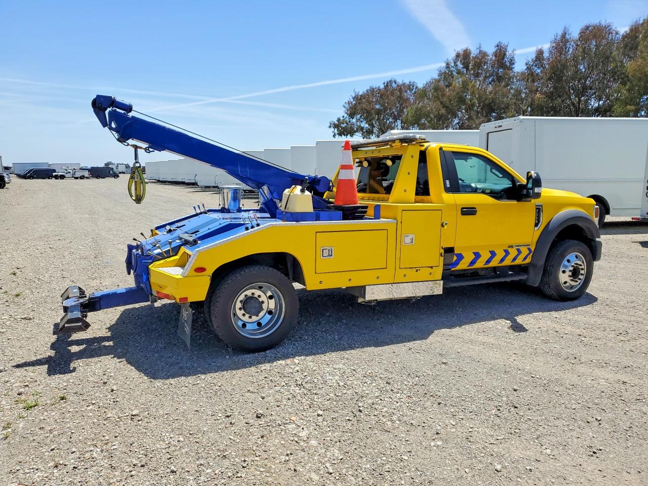 2020 Ford F550 VIN 1FDUF5GT8LDA08286 photo 3