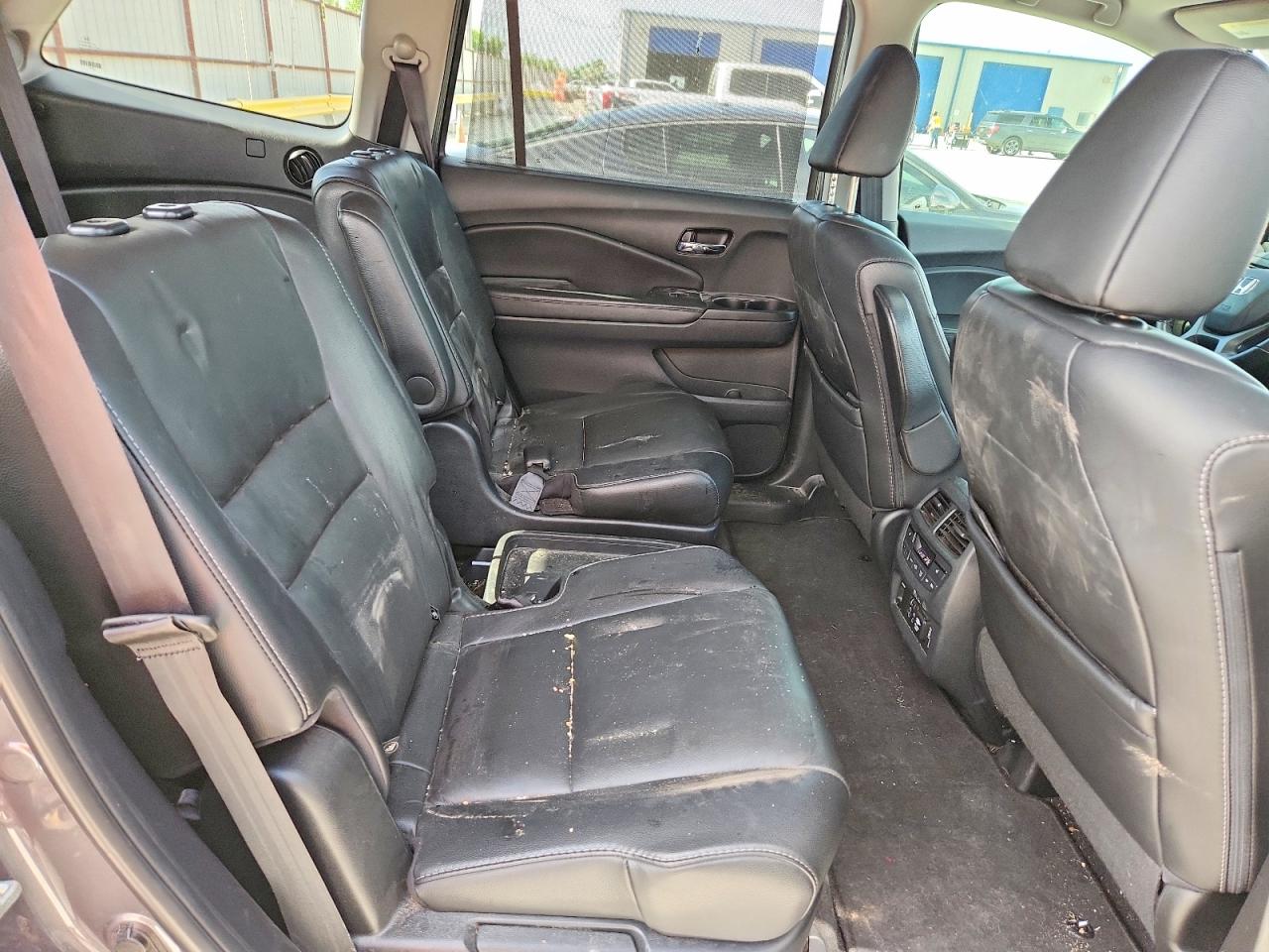 2020 Honda Pilot VIN 5FNYF5H61LB021615 photo 10