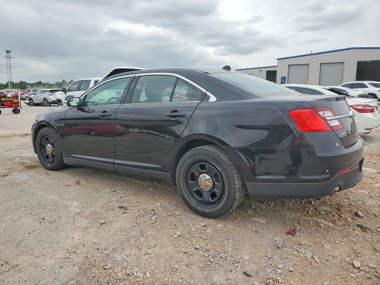 2016 Ford Taurus VIN 1FAHP2MK9GG101115 photo 2