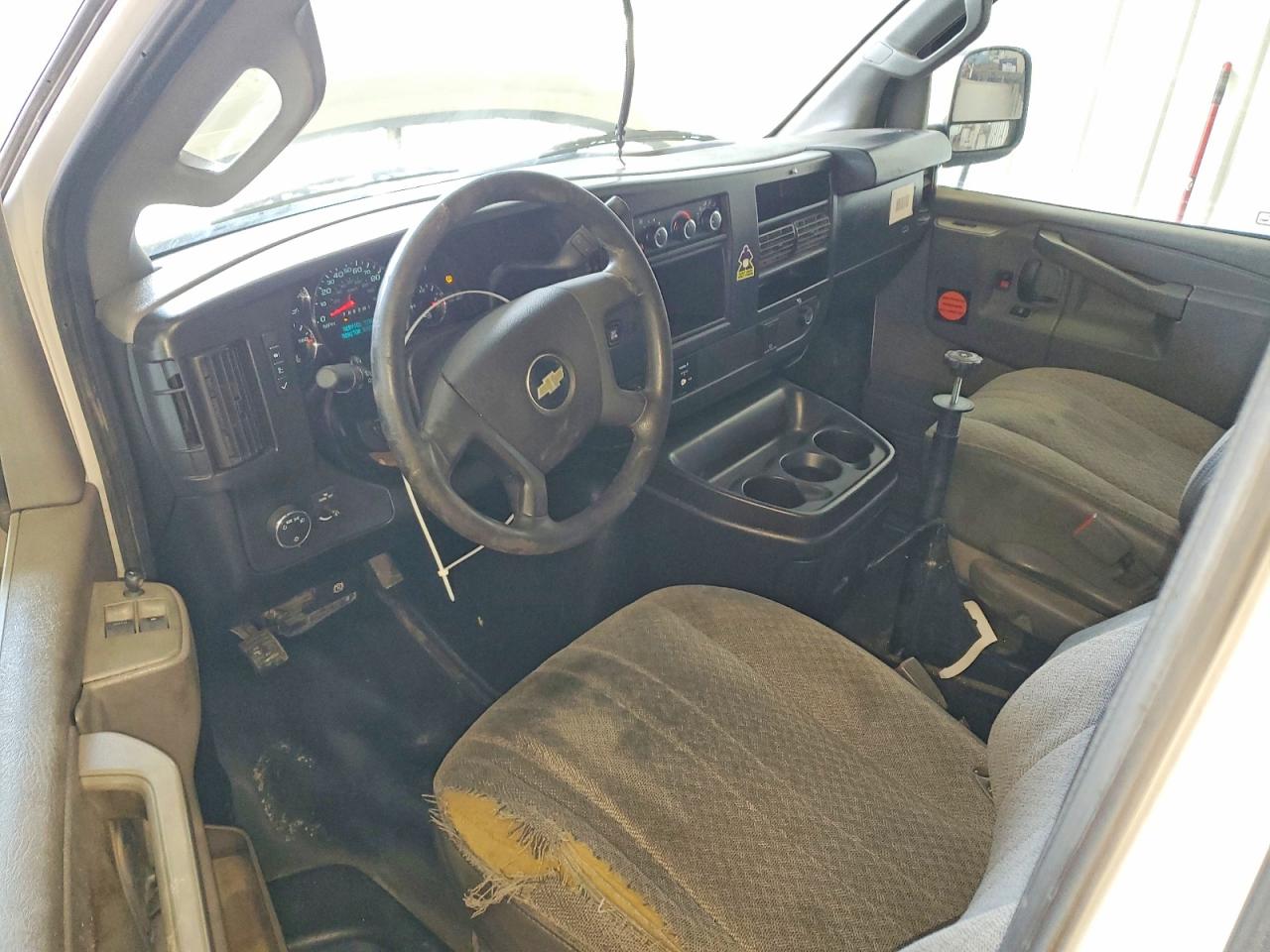 2019 Chevrolet Express VIN 1GCWGAF19K1236669 photo 8