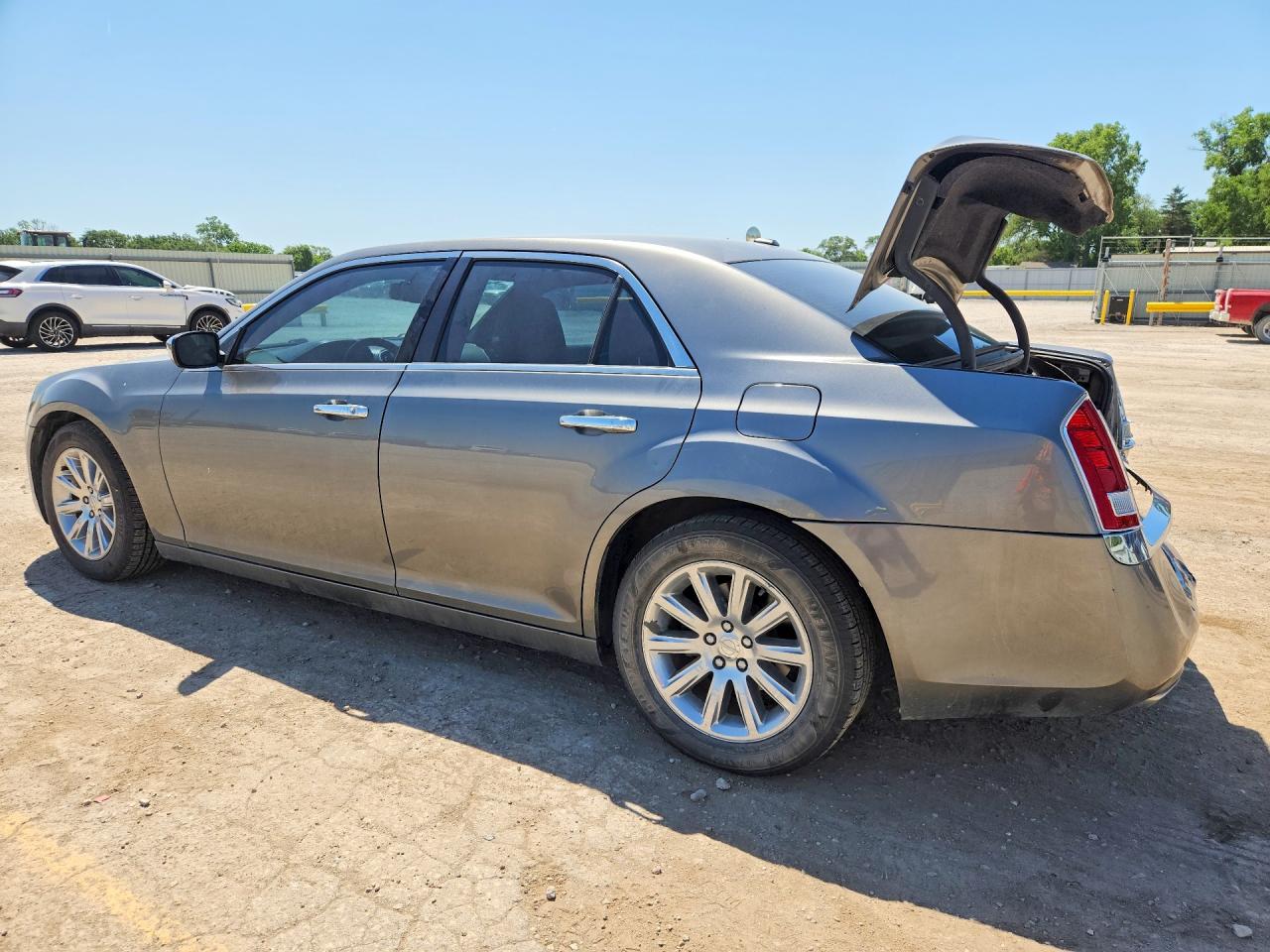 2012 Chrysler 300 VIN 2C3CCACG8CH308363 photo 2