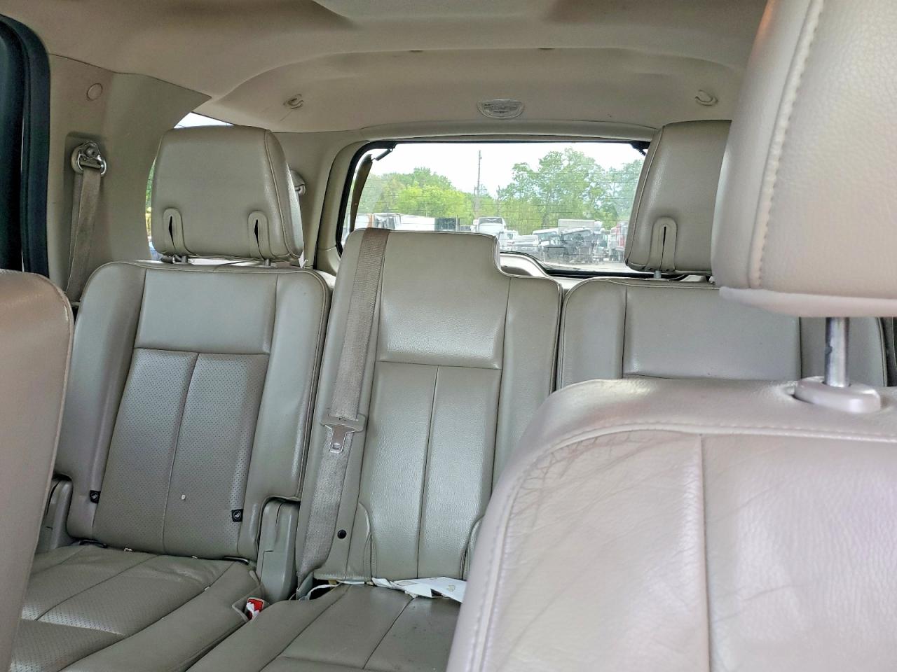 2013 Ford Expedition VIN 1FMJU2A52DEF01930 photo 10