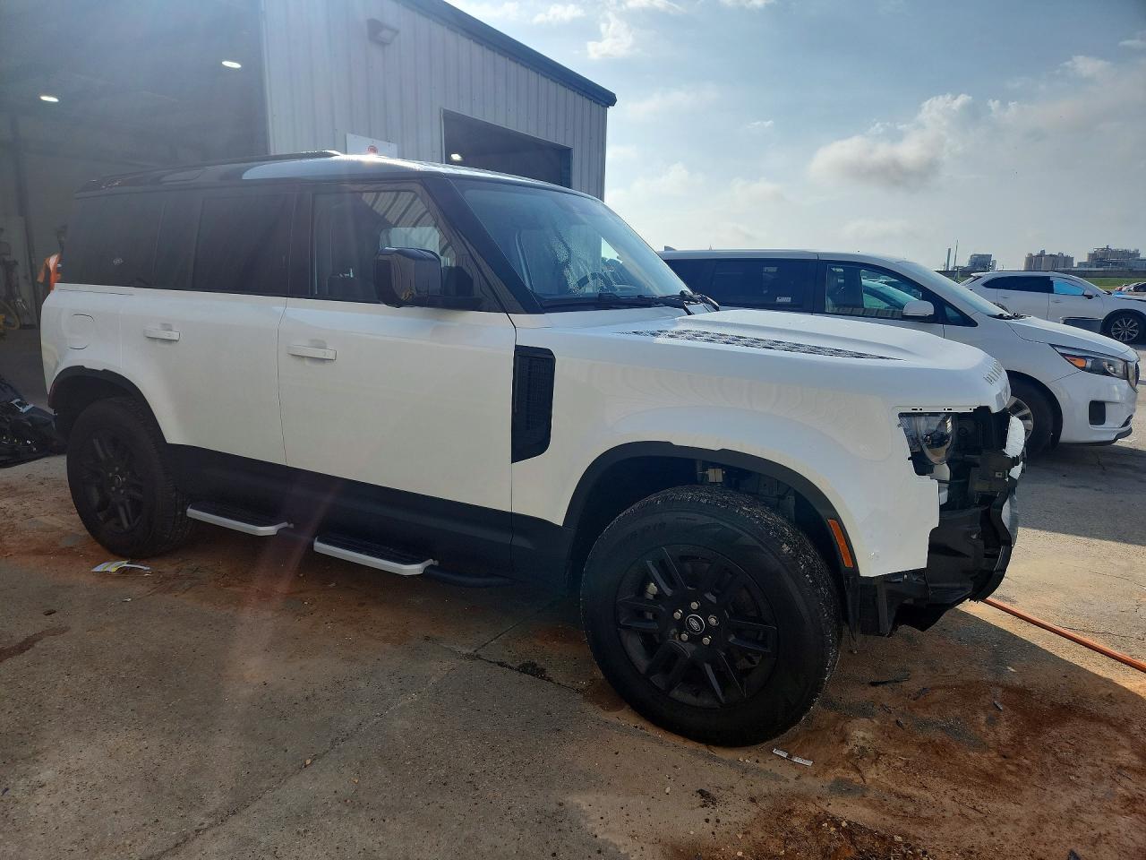2023 Land Defender VIN SALEJ7EX1P2239436 photo 4