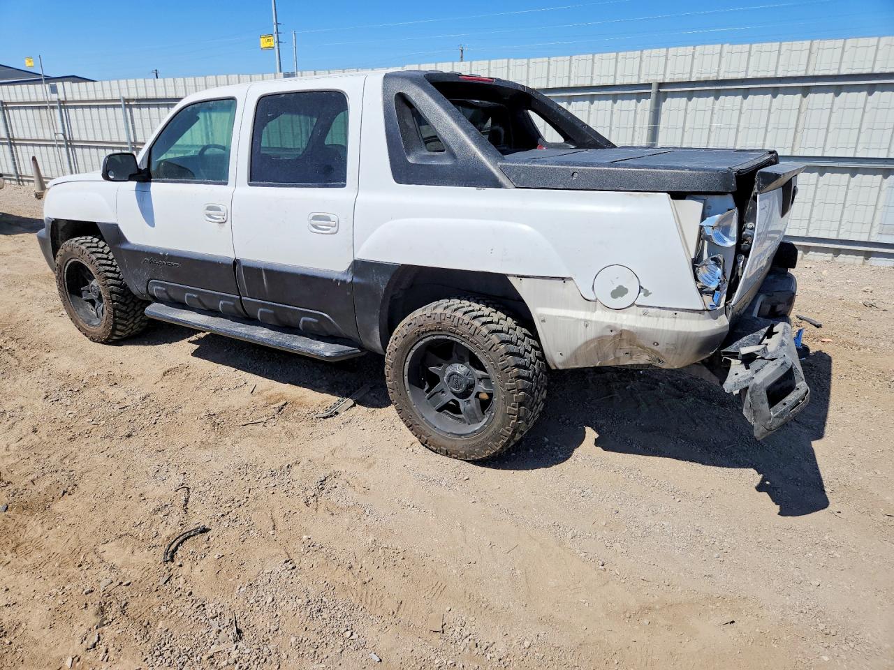 2002 Chevrolet Avalanche VIN 3GNEC13T22G104584 photo 2