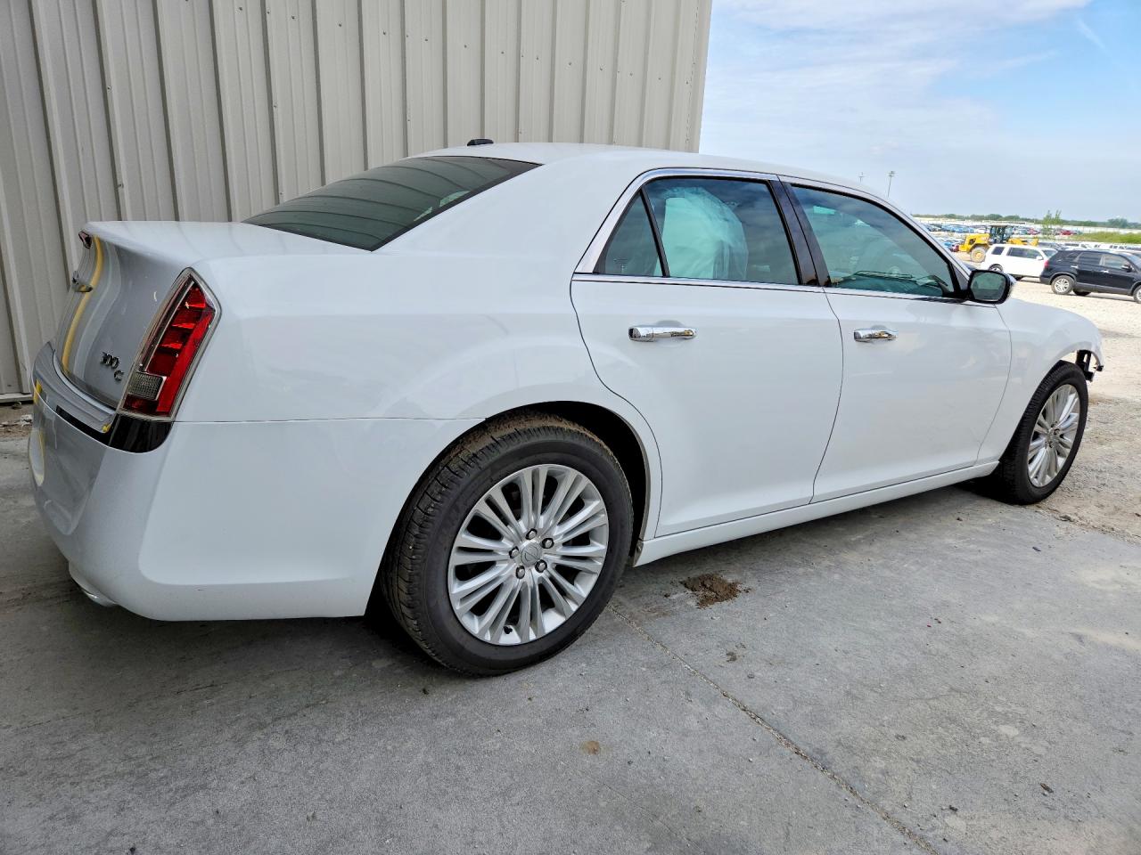 2014 Chrysler 300 VIN 2C3CCAKG3EH194485 photo 3