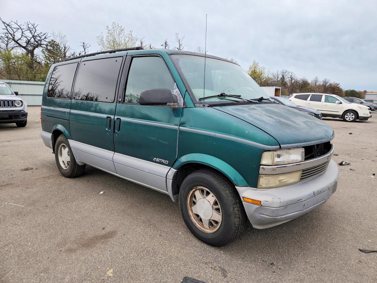 1998 CHEV Astro VIN 1GNDM19W6WB186327 photo 4
