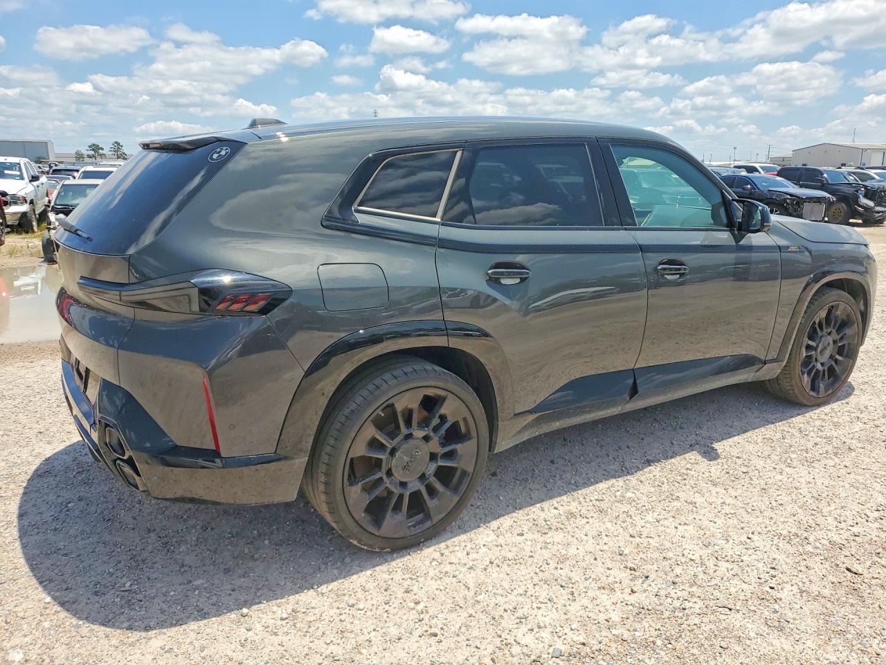 2025 BMW Xm VIN 5YM23CS06S9Z37228 photo 3