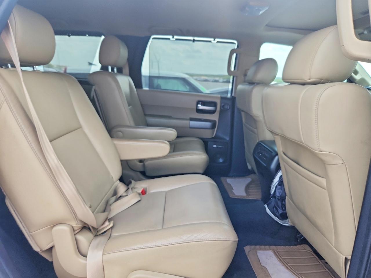 2012 Toyota Sequoia VIN 5TDKY5G12CS040921 photo 11