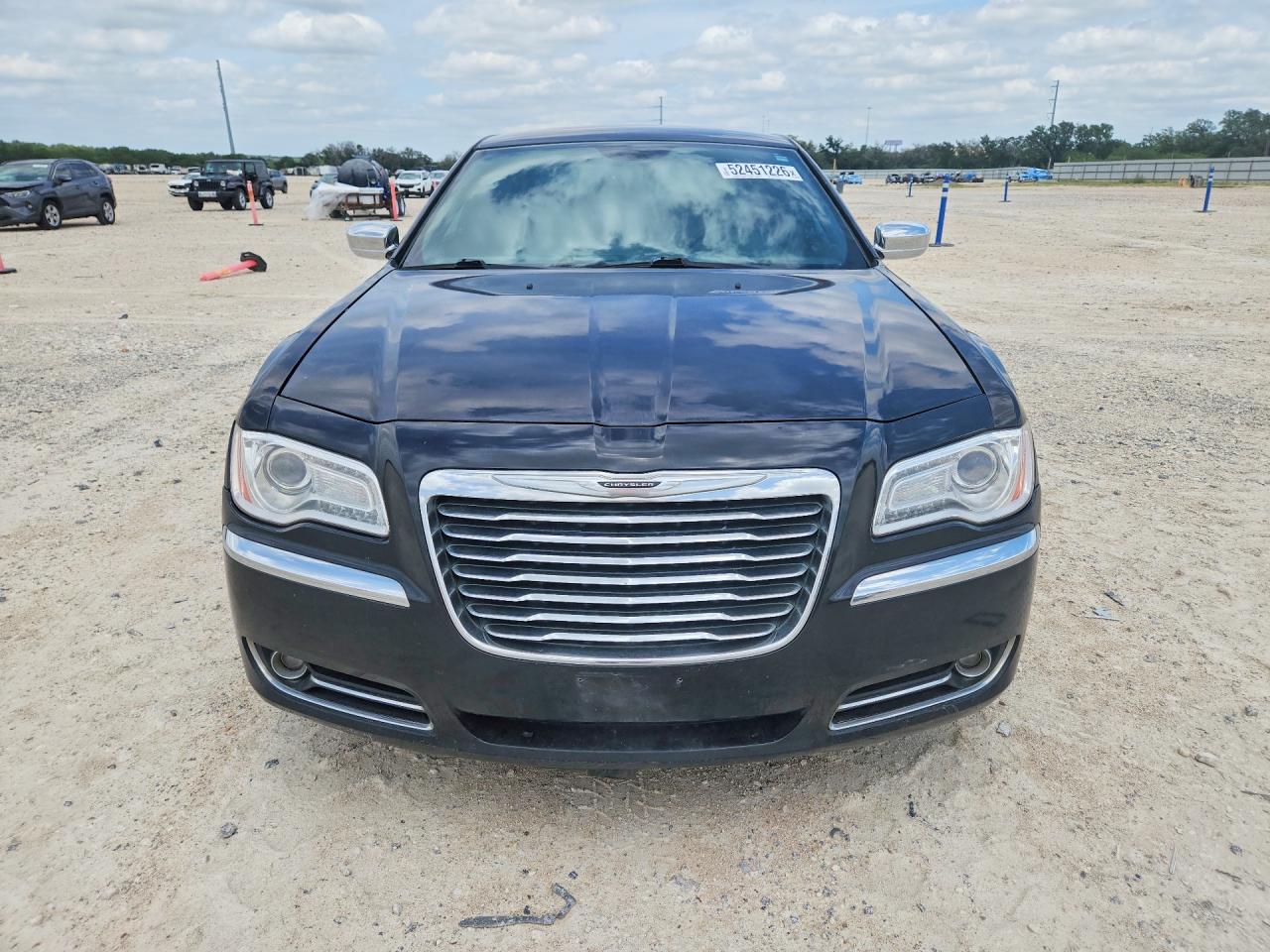 2014 Chrysler 300 VIN 2C3CCAAG3EH327554 photo 5