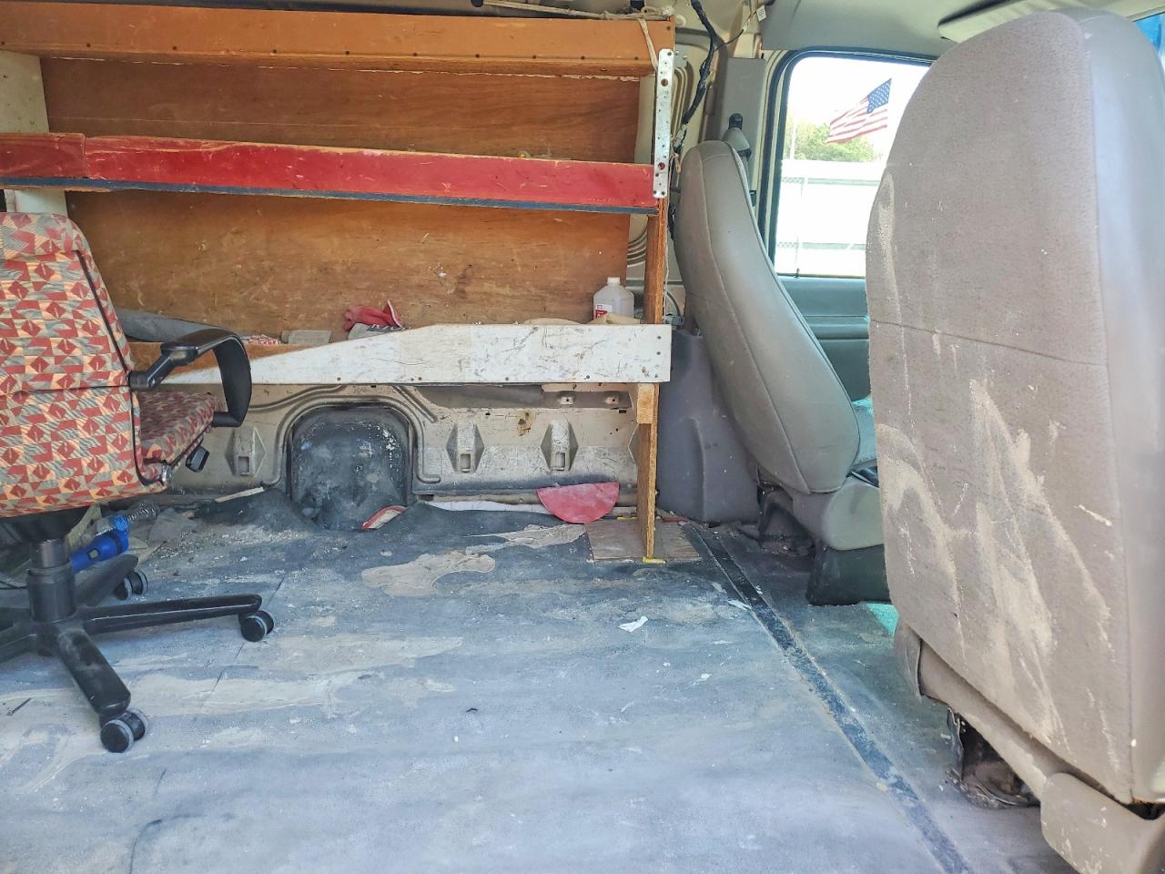 1999 Ford Econoline VIN 1FTRE1429XHB96087 photo 11