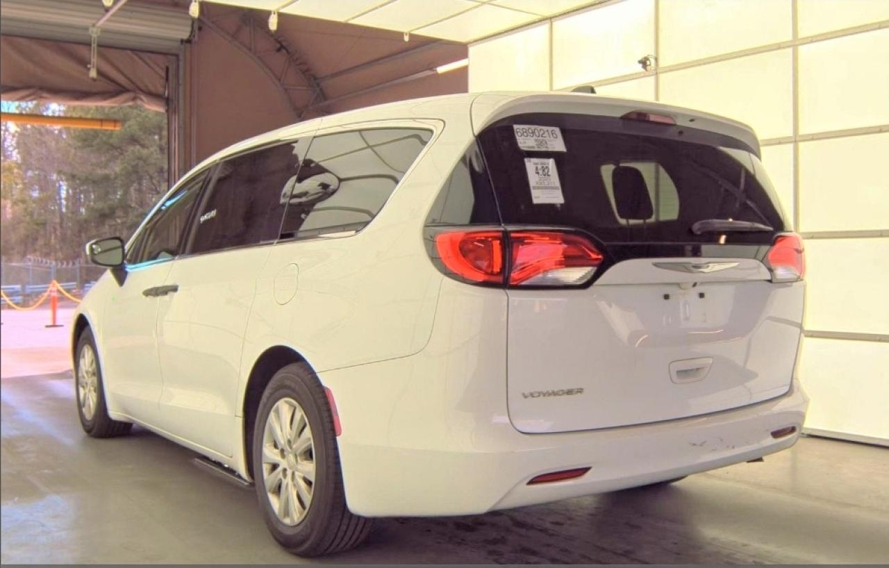2020 Chrysler Minivan VIN 2C4RC1AG8LR244215 photo 3