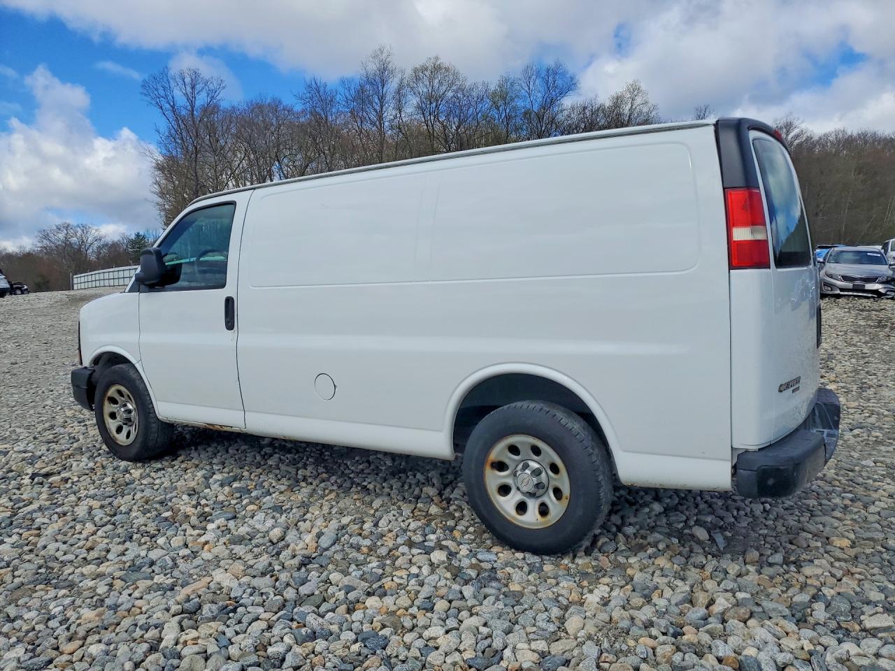 2013 CHEV Express VIN 1GCSGAFX2D1190429 photo 2
