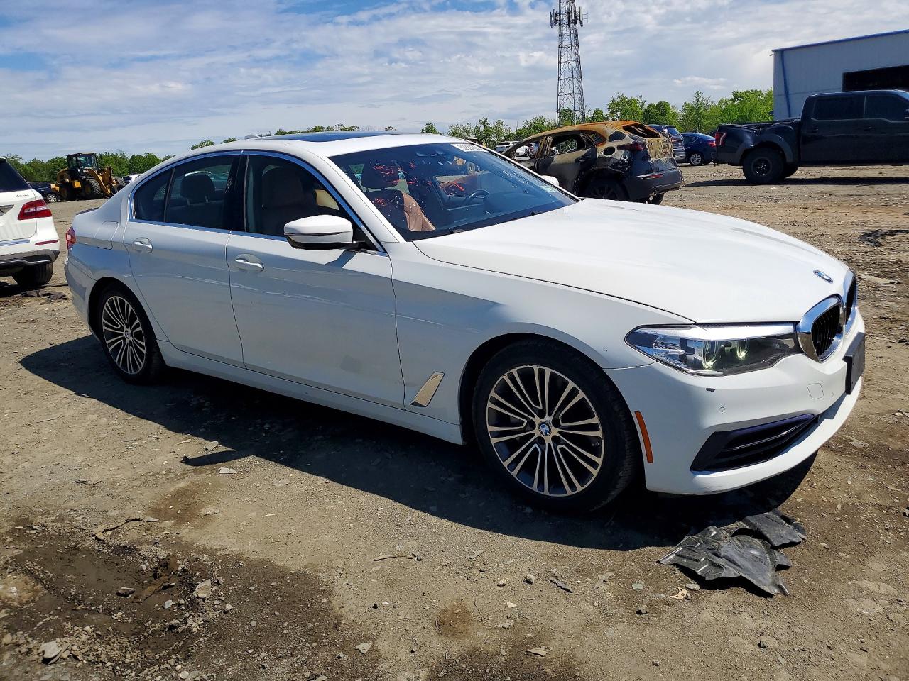 2019 BMW 5 series VIN WBAJE7C53KWW08453 photo 4