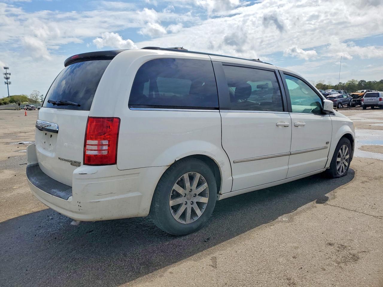 2009 CHRY Minivan VIN 2A8HR54169R640380 photo 3