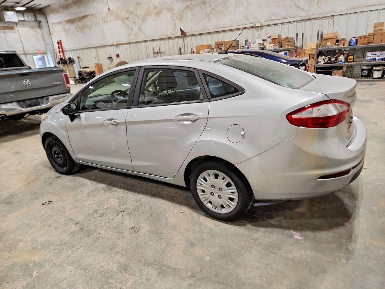 2018 Ford Fiesta VIN 3FADP4AJ8JM134156 photo 2
