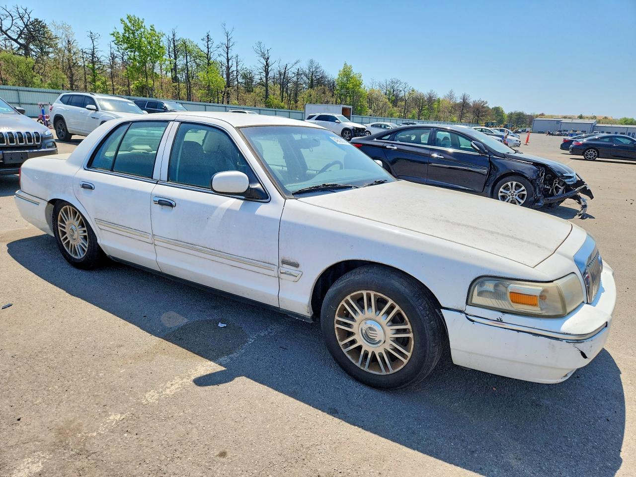 2010 Mercury Grmarquis VIN 2MEBM7FV9AX639245 photo 4