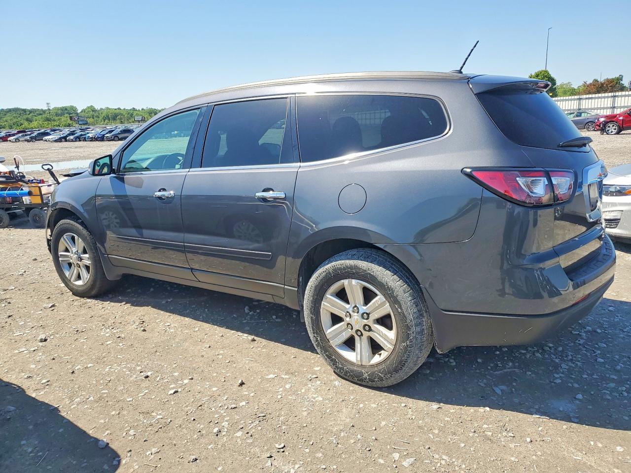 2014 Chevrolet Traverse VIN 1GNKRHKD1EJ113400 photo 2