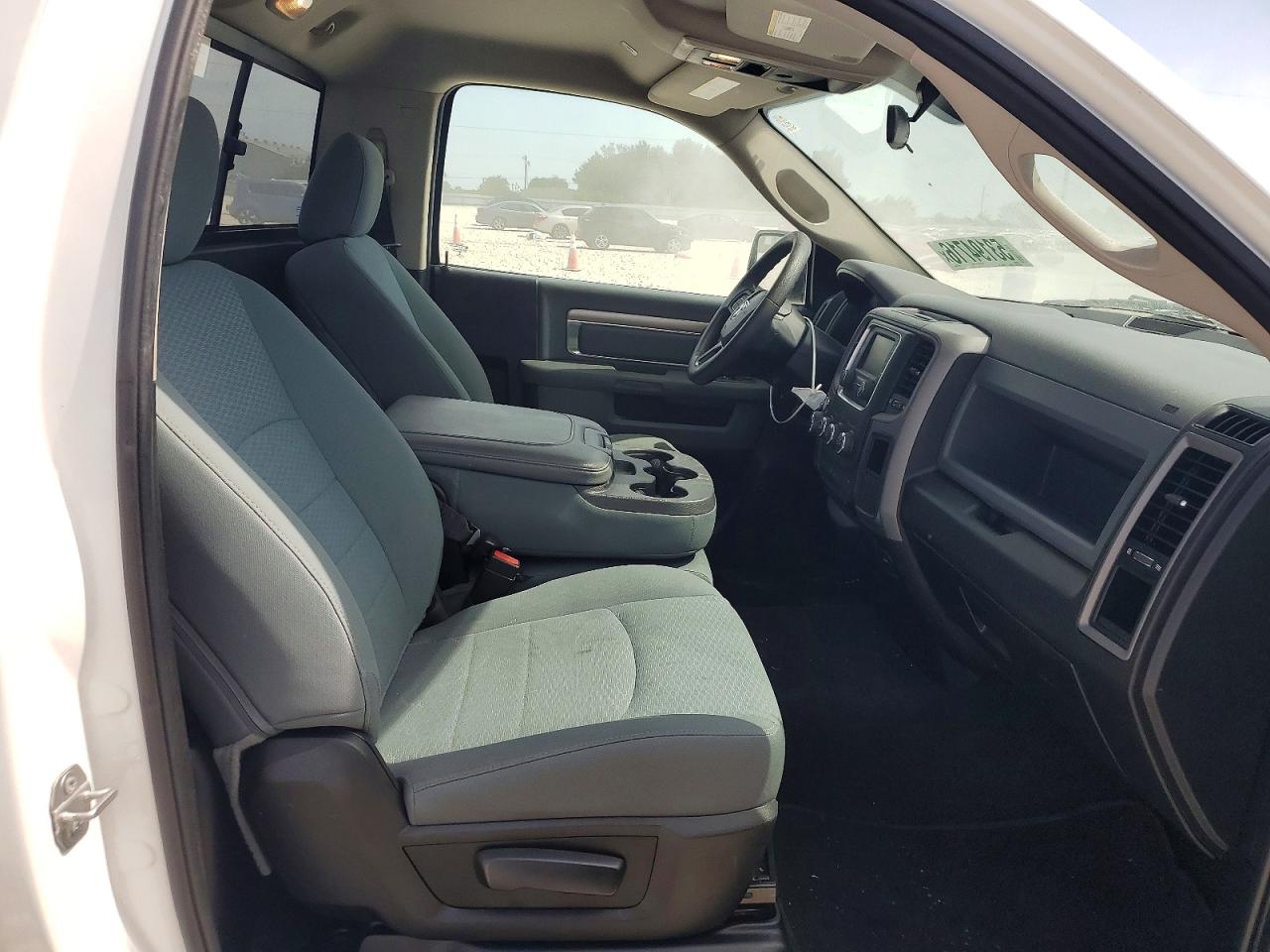 2019 Ram 1500 VIN 3C6JR6DT7KG674556 photo 10