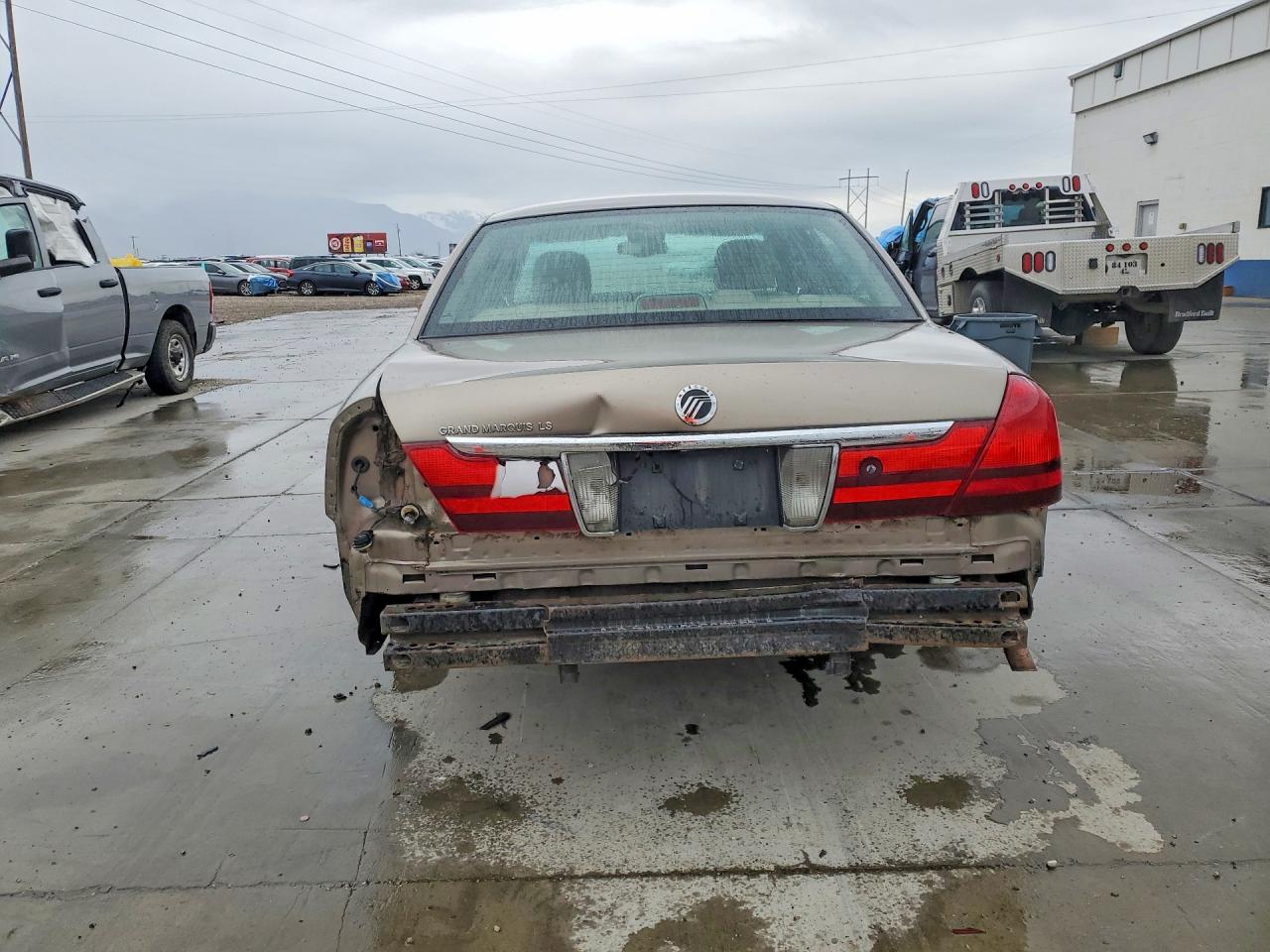 2003 Mercury Grmarquis VIN 2MEFM75WX3X644517 photo 6
