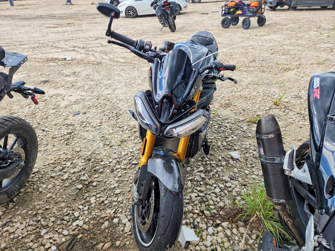 2022 TRIUMPH Speedtripl VIN SMTP01ST0NTAZ5309 photo 2