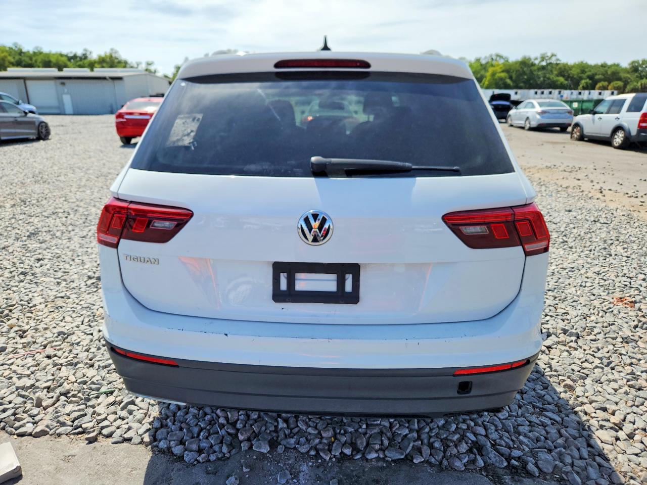 2020 Volkswagen Tiguan VIN 3VV1B7AX5LM105400 photo 6