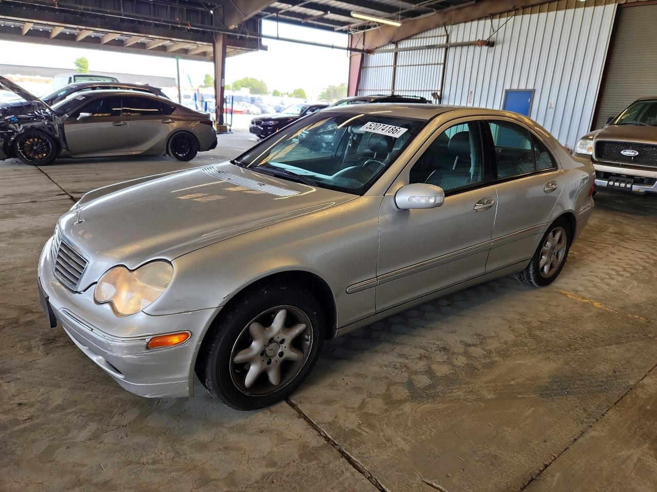 2002 Mercedes-Benz C class VIN WDBRF61J82F252531 photo 1