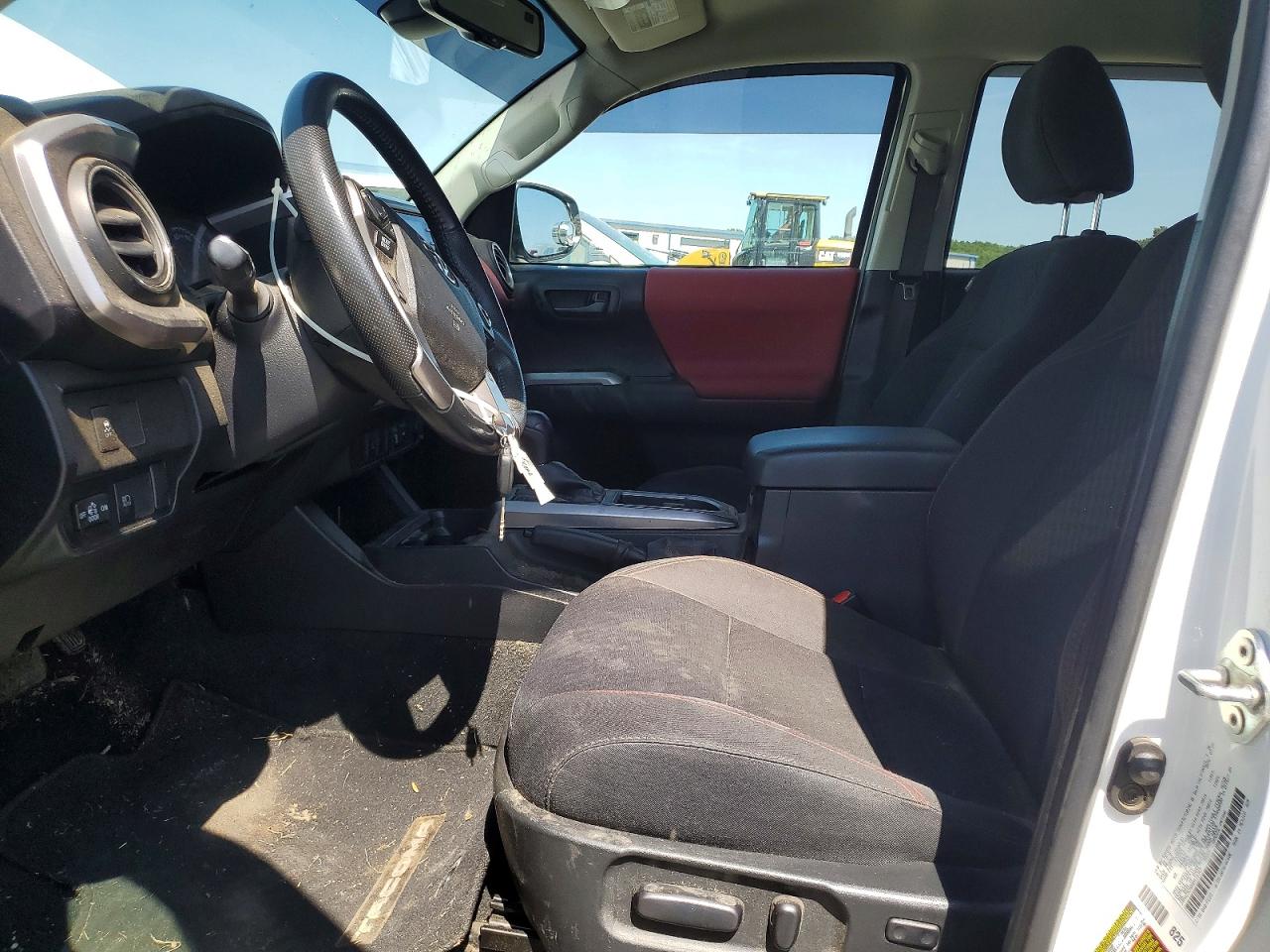 2022 Toyota Tacoma VIN 3TMAZ5CN0NM171365 photo 7