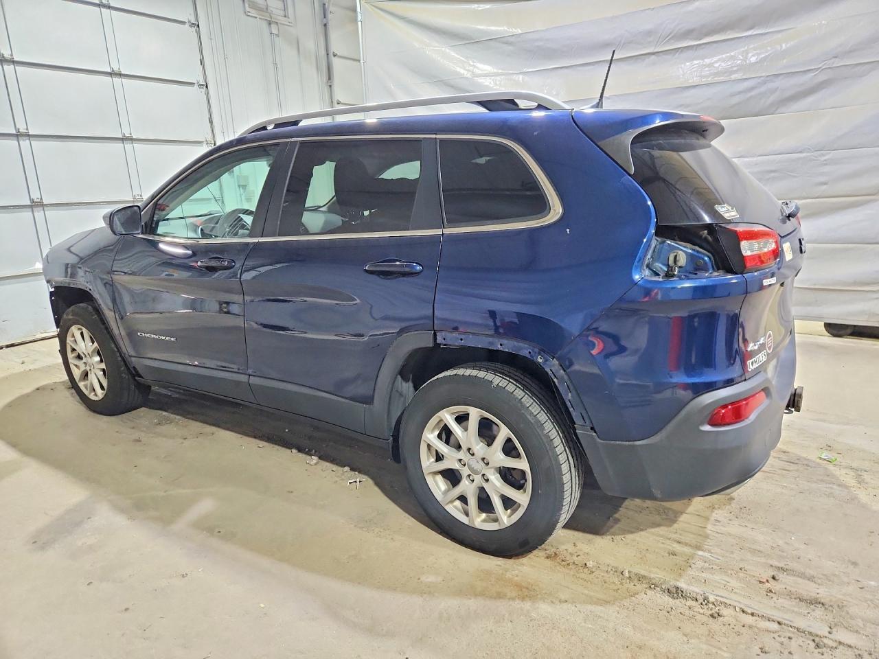 2018 Jeep Cherokee VIN 1C4PJMLX5JD522306 photo 2