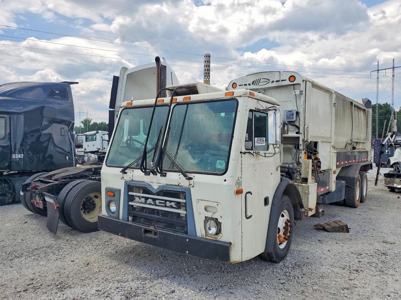 2015 MACK All other VIN 1M2AU04C0FM009503 photo 2