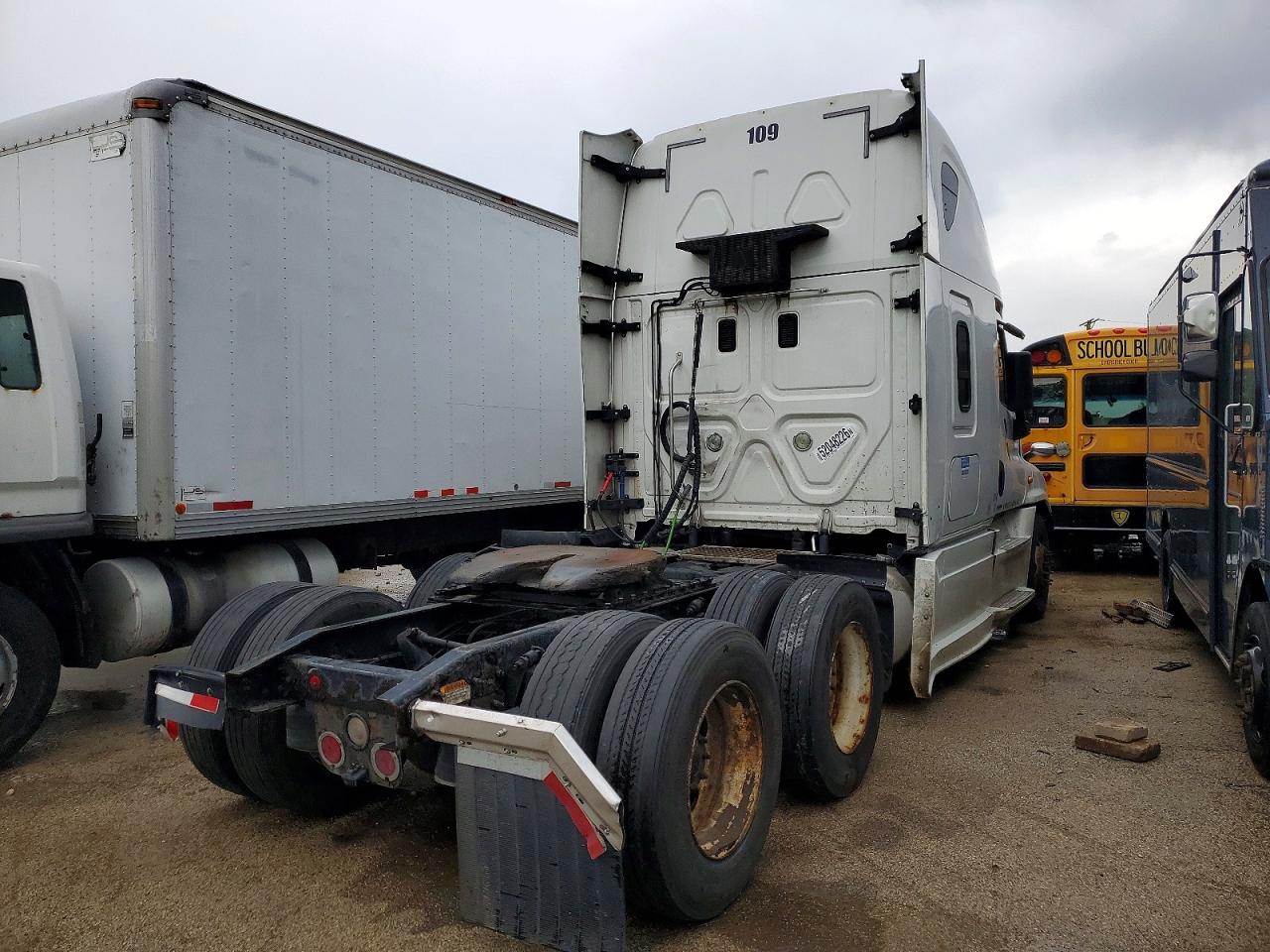 2016 FREIGHTLINER All other VIN 1FUJGLD5XGLHE3661 photo 4