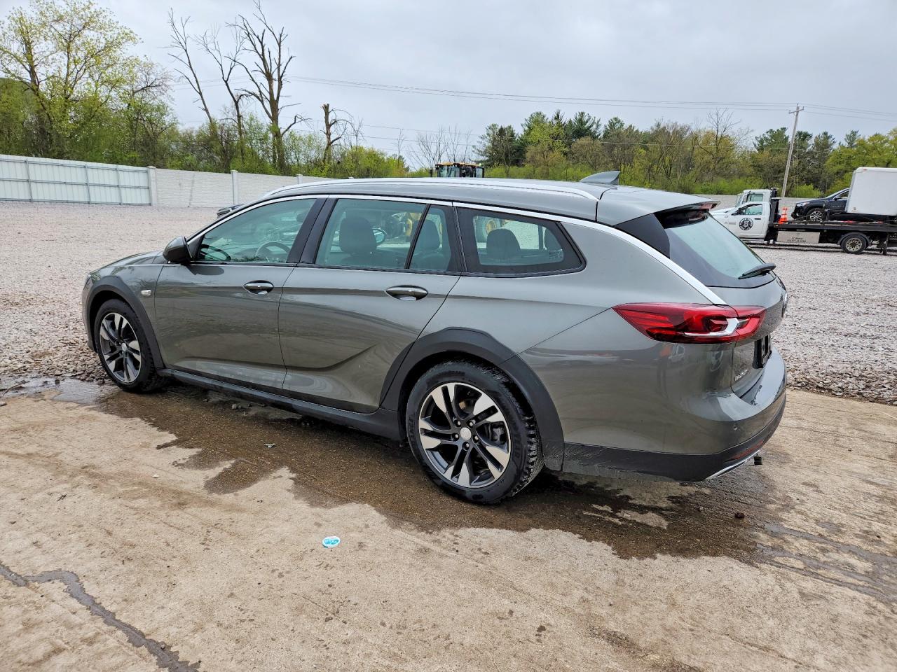 2018 Buick Regal VIN W04GV8SX5J1168974 photo 2