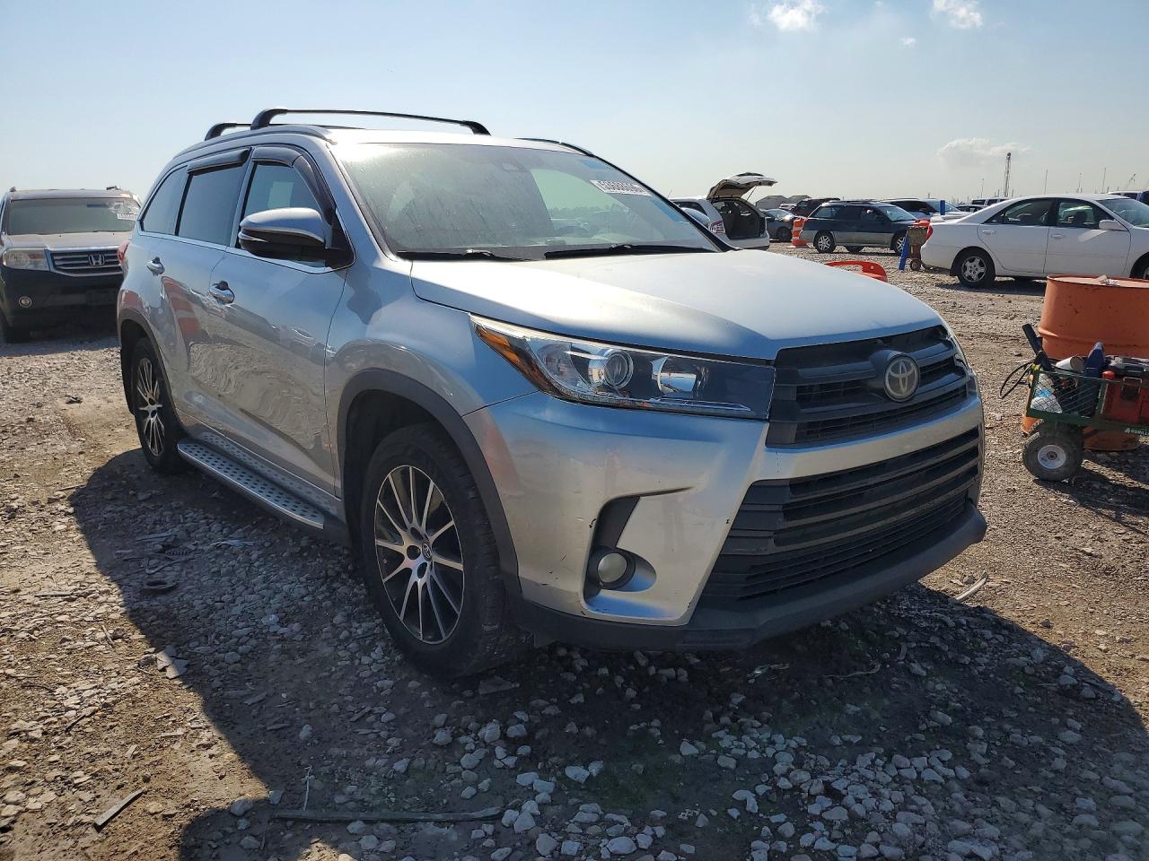 2017 Toyota Highlander VIN 5TDKZRFH4HS517701 photo 4