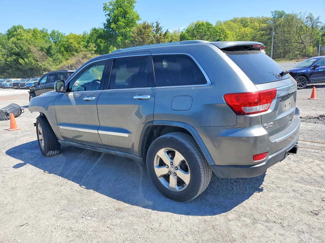 2011 Jeep Cherokee VIN 1J4RR5GG7BC655183 photo 2