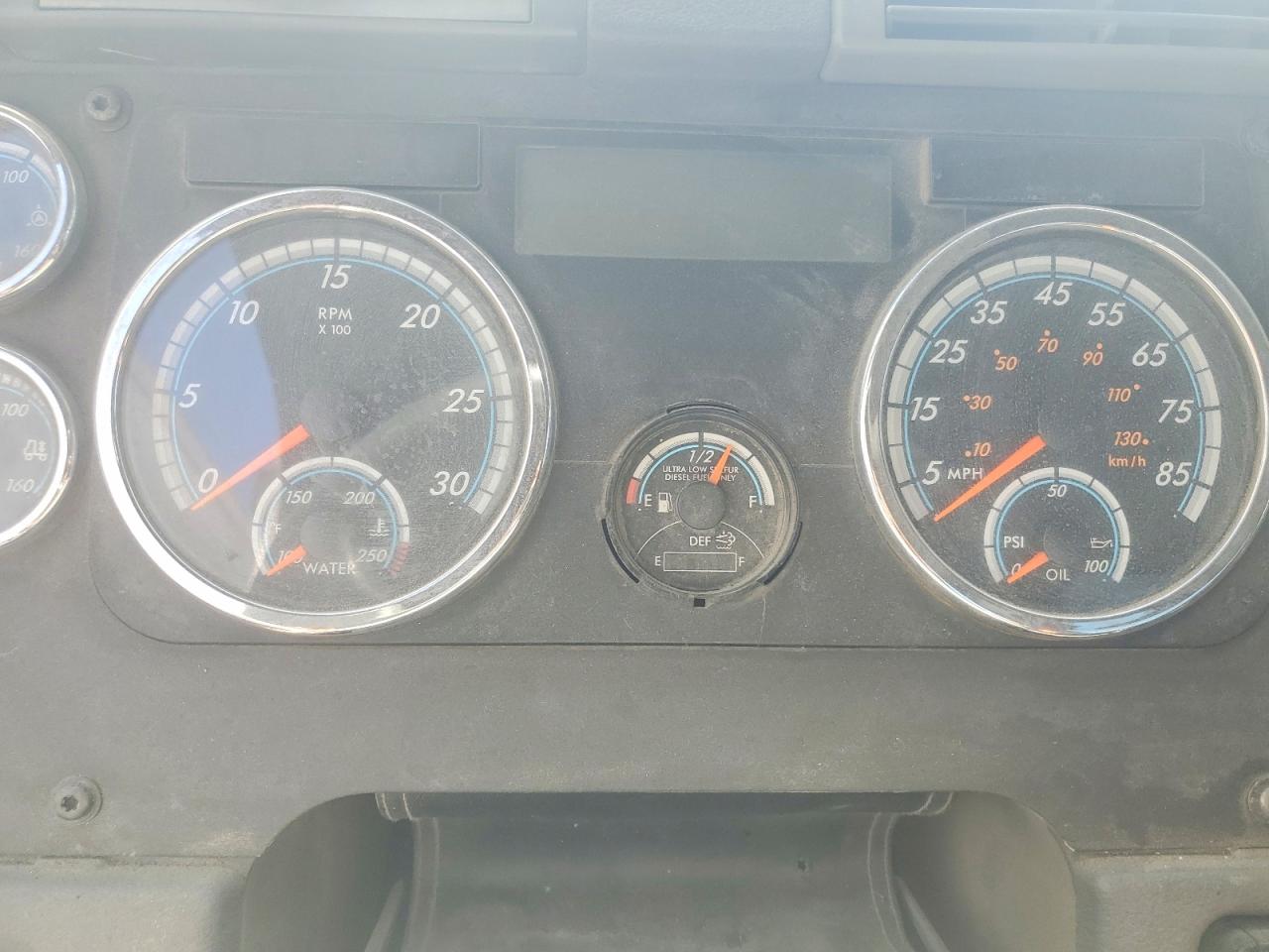 2016 FREIGHTLINER All other VIN 1FUBGEDV6GLHD6321 photo 8