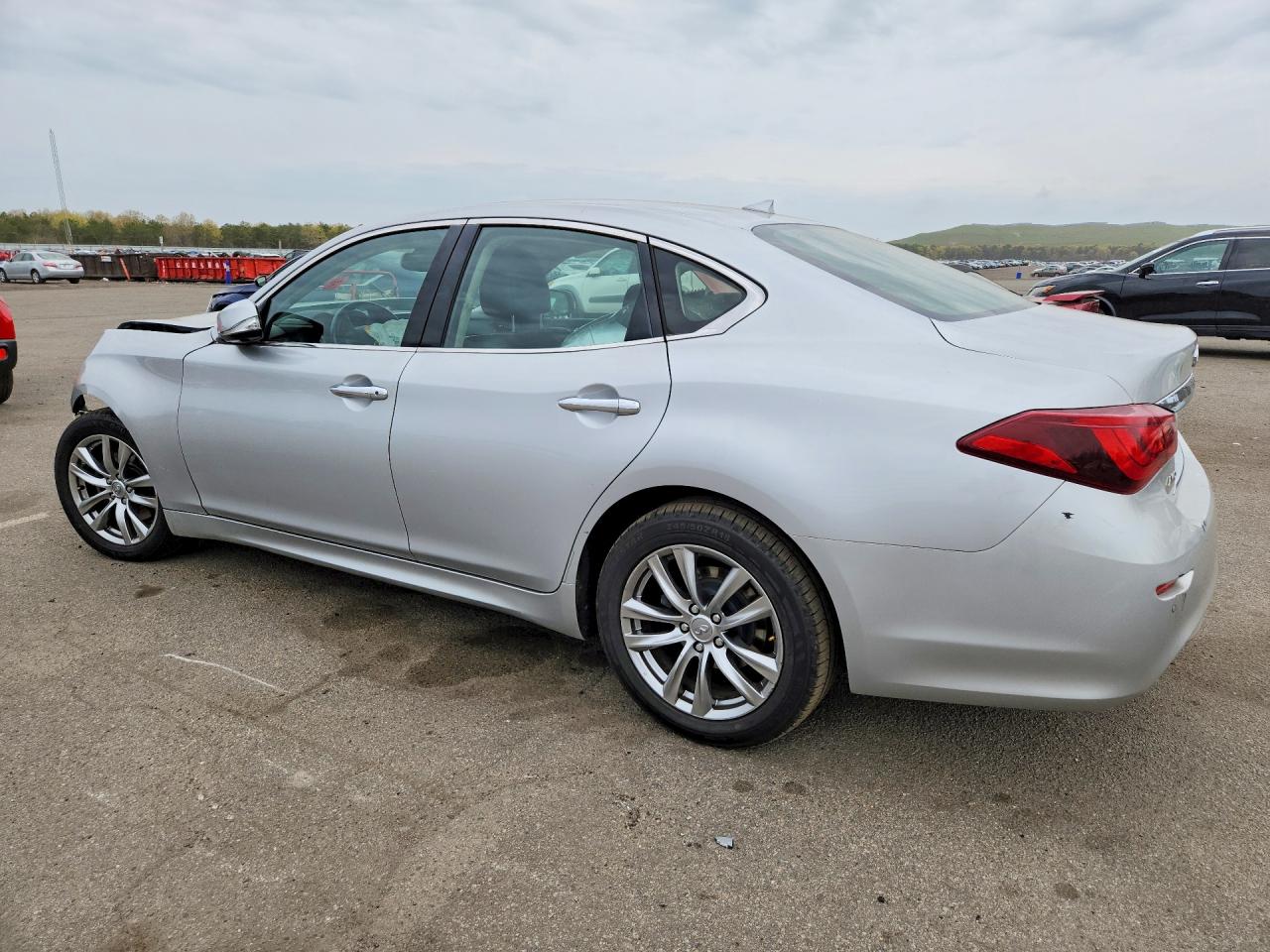 2019 Infiniti Q70 VIN JN1BY1AR7KM585064 photo 2