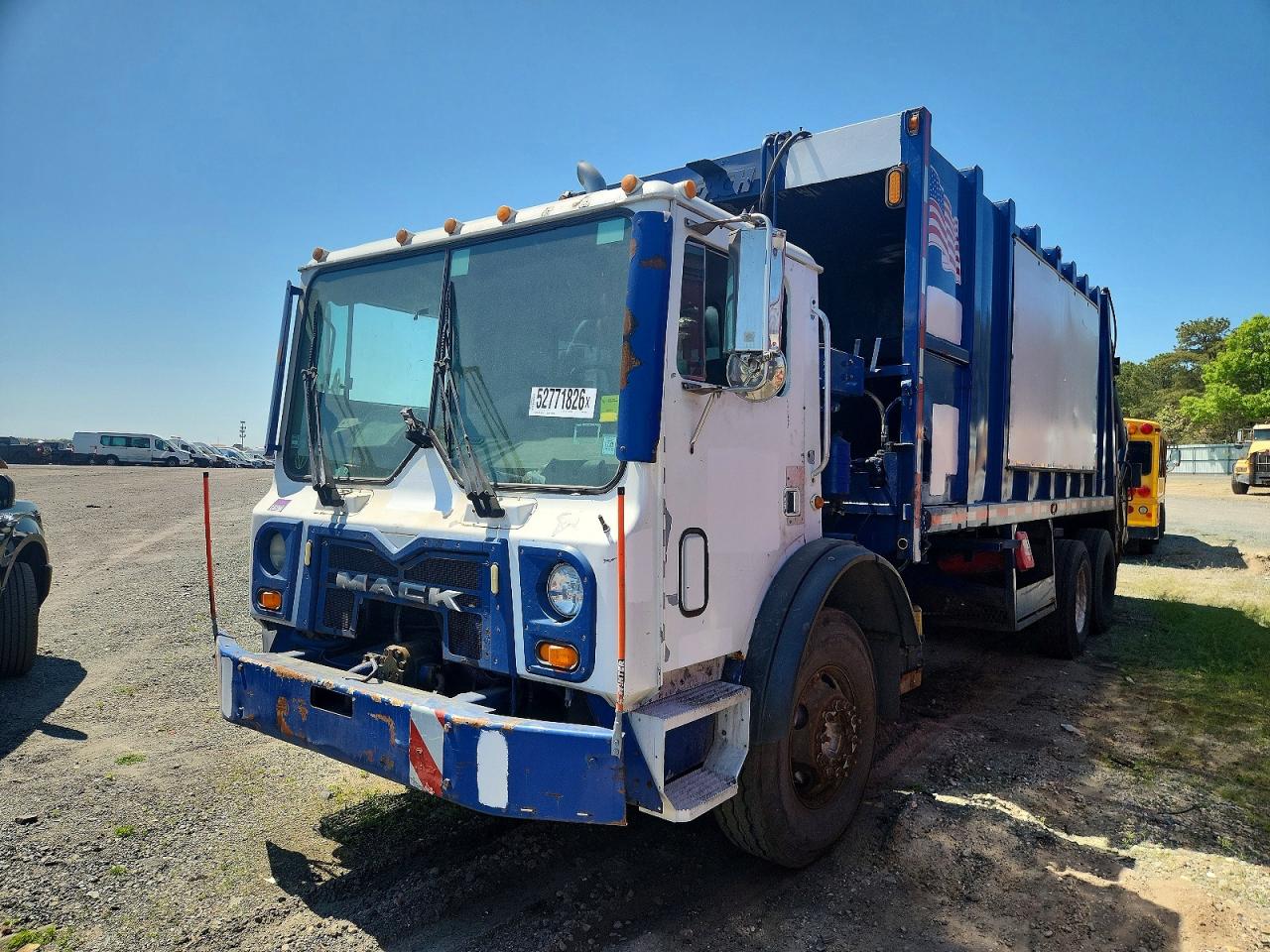 2011 MACK All other VIN 1M2AV02C8BM008450 photo 2