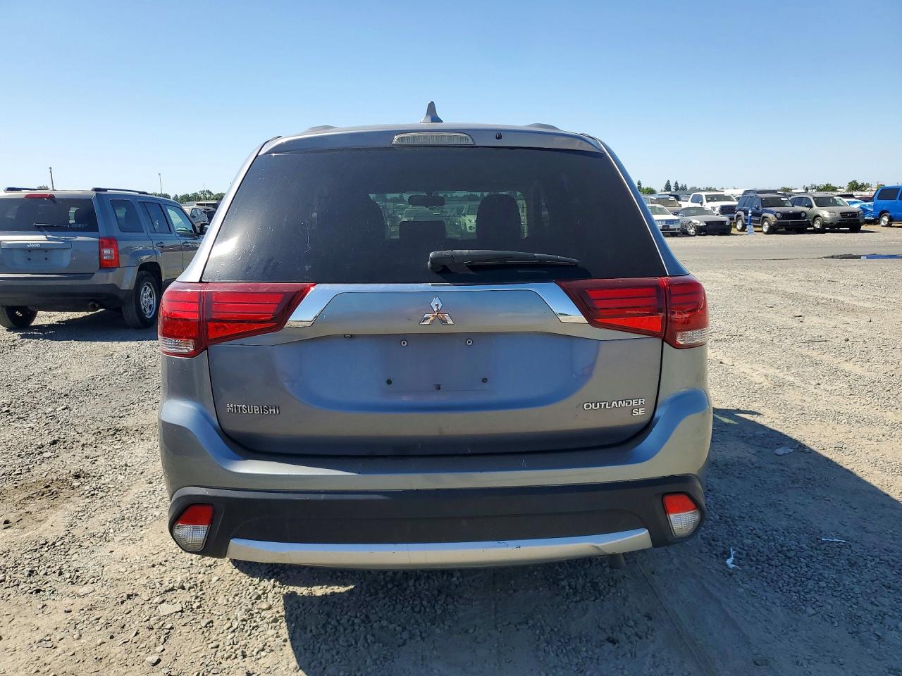 2018 Mitsubishi Outlander VIN JA4AD3A3XJJ001780 photo 6