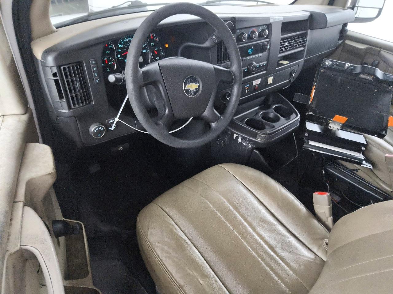 2011 CHEV Express VIN 1GCWGFCB6B1130139 photo 8