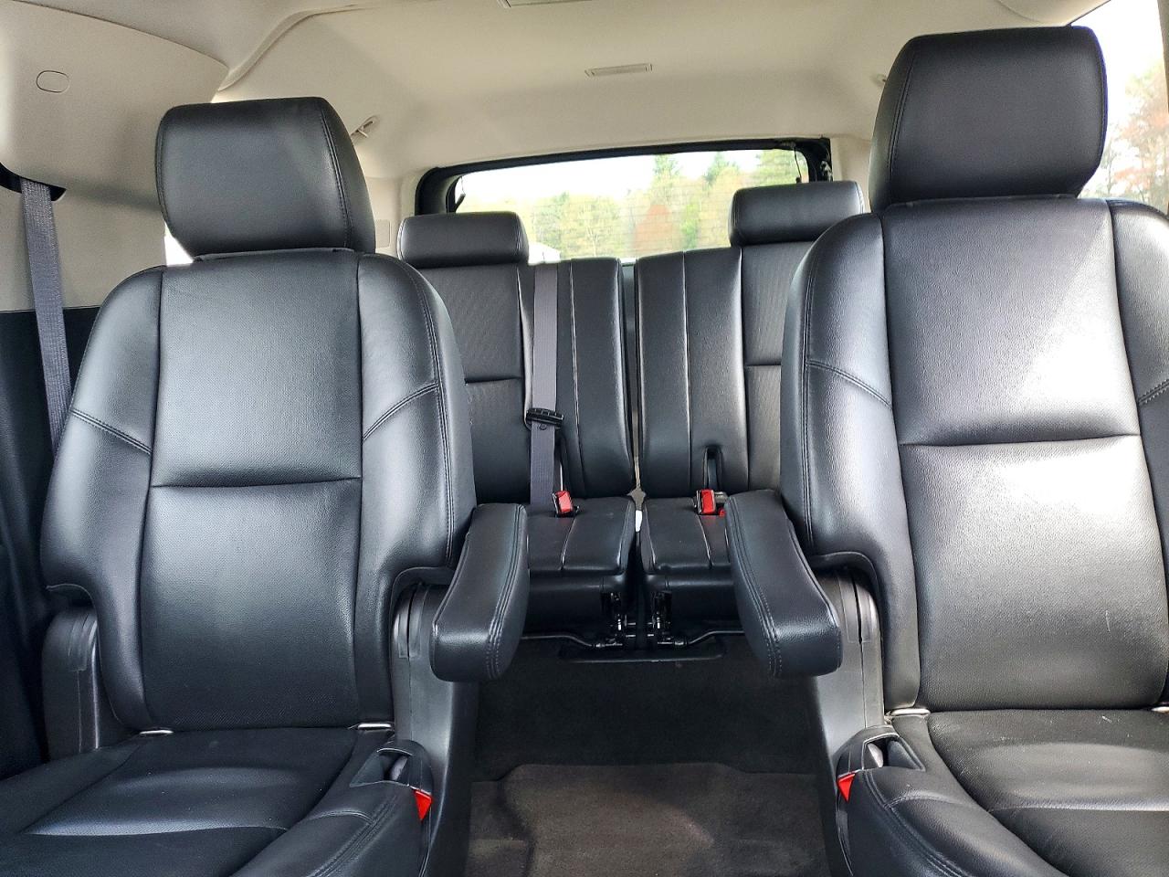 2013 Chevrolet Suburban VIN 1GNSKKE75DR252839 photo 10
