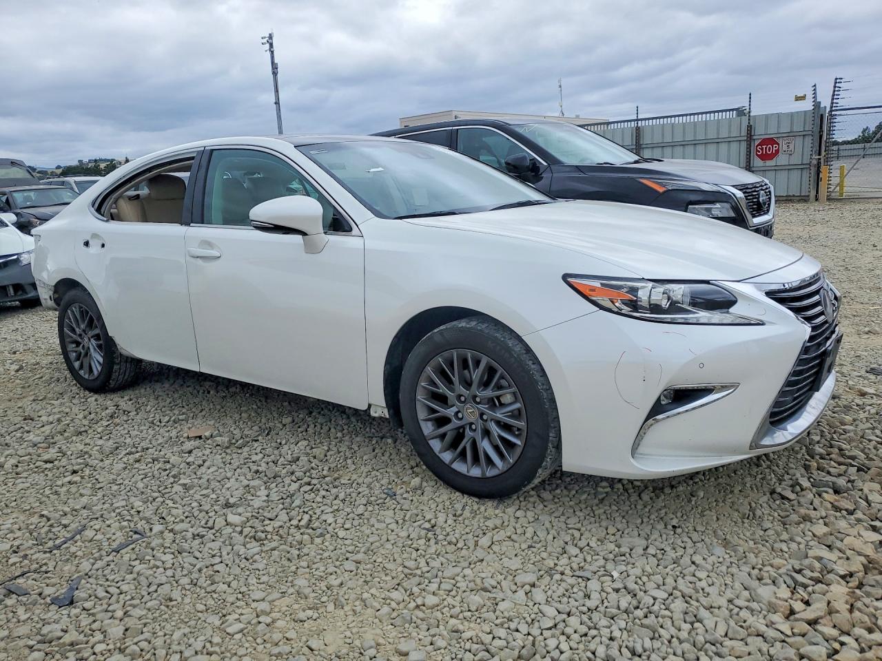 2018 Lexus ES350 VIN 58ABK1GG0JU094987 photo 4