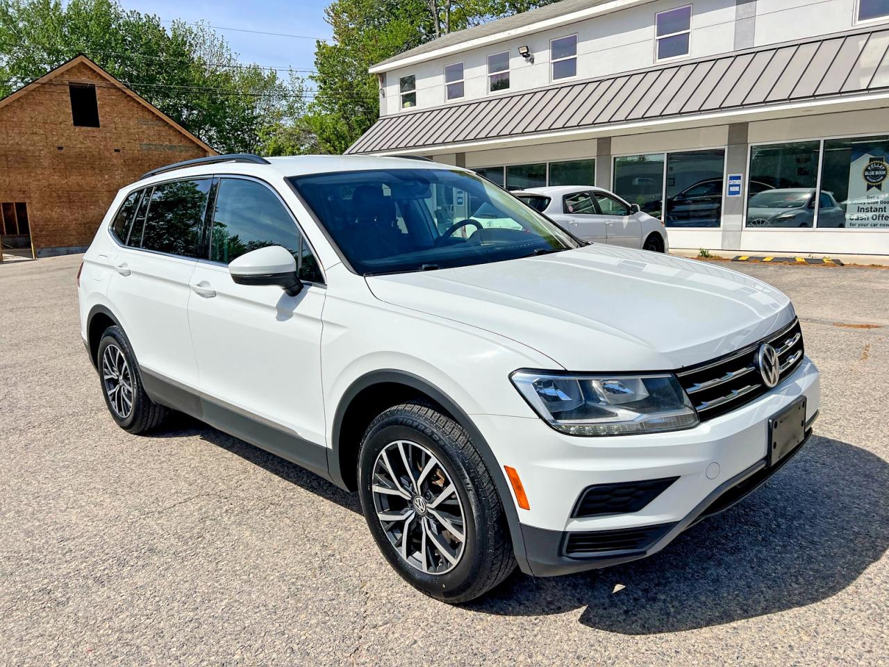 2020 VOLKSWAGEN Tiguan VIN 3VV2B7AX5LM114005 photo 1
