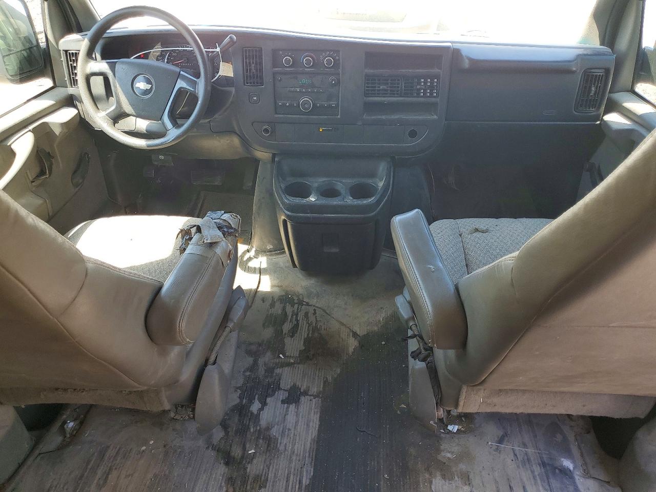 2009 Chevrolet Express VIN 1GCFG15X191103775 photo 8