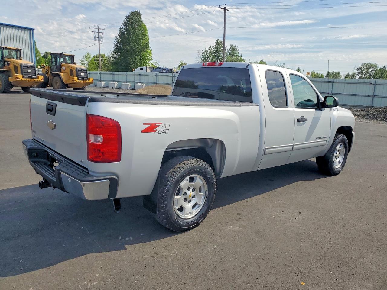 2011 CHEVROLET Silverado VIN 1GCRKSE34BZ161871 photo 3