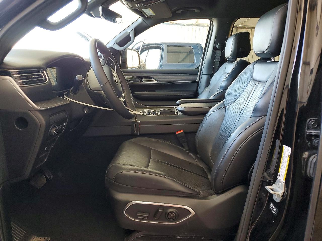 2024 Jeep Wagoneer VIN 1C4SJVBP6RS139208 photo 7