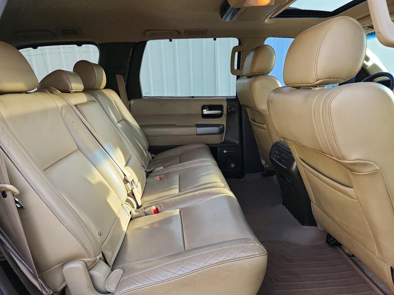 2010 Toyota Sequoia VIN 5TDJY5G14AS034434 photo 11