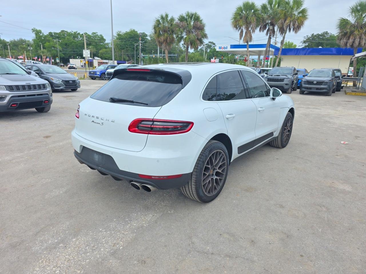 2018 Porsche Macan VIN WP1AB2A53JLB33385 photo 4