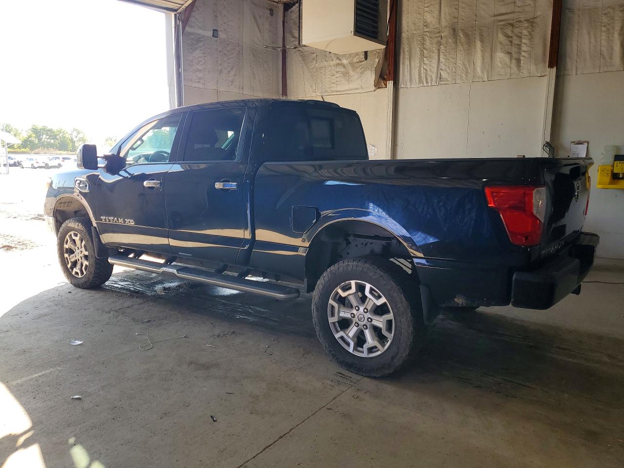 2016 Nissan TITAN VIN 1N6BA1F43GN513887 photo 2