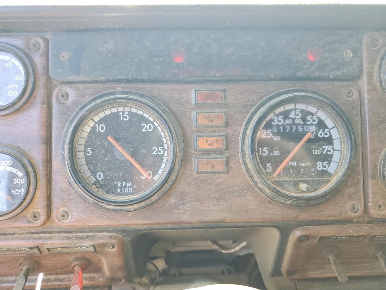 1999 FREIGHTLINER All other VIN 1FV4FXYB6XLA17481 photo 8